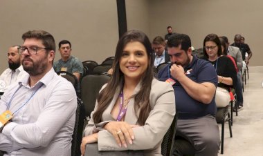 Prefeita de Novo Lino representa prefeitos alagoanos em debate sobre gestão de resíduos sólidos na Marcha a Brasília