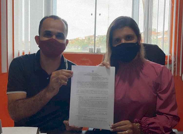 Prefeita Marcela assina termo de adesão de Novo Lino ao Selo Unicef e o Escola 10