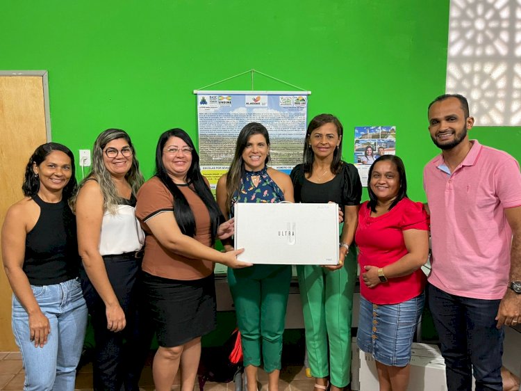 Prefeita Marcela Gomes se reúne com diretores e coordenadores de escolas de Novo Lino