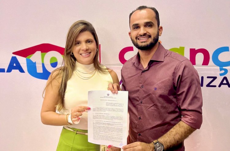 Prefeita Marcela assina adesão de Novo Lino em novas ações do programa Escola 10